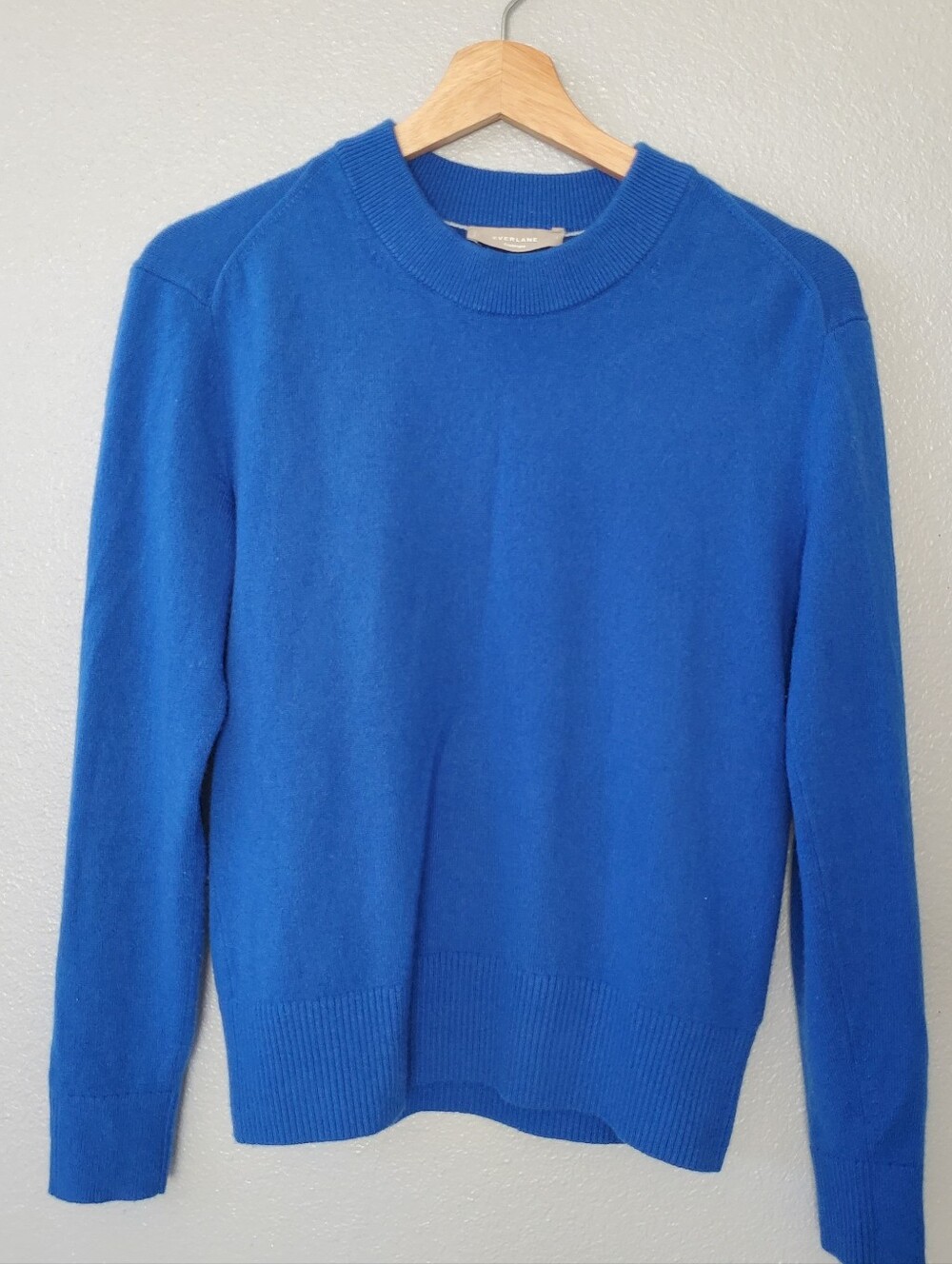 Everlane Women's Crew Neck Cashmere Sweater in Cobalt Blue